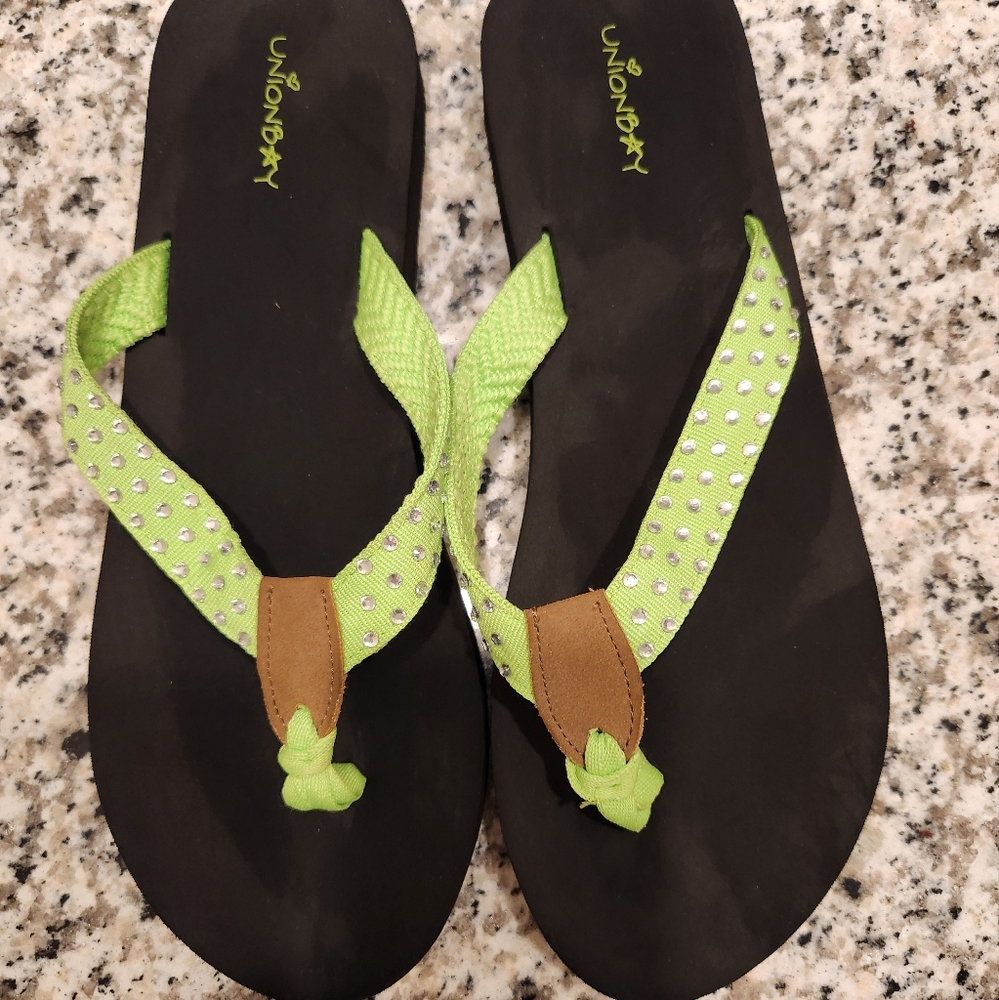 Union Bay flip flops